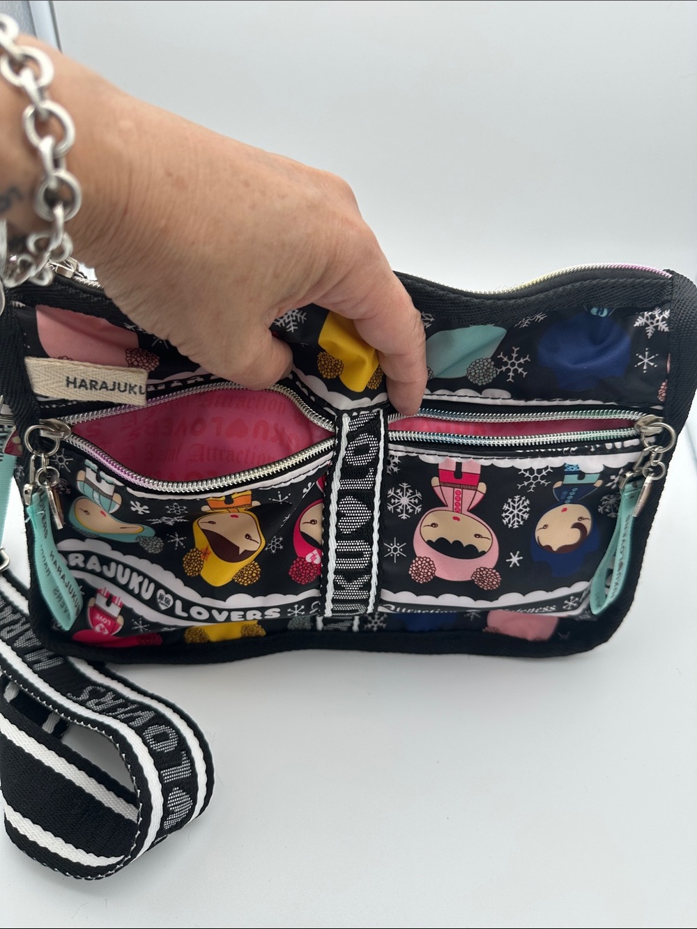 Vintage Harajuku Lovers Crossbody Nylon Messenger Bag Limited Edition Purse Y2K - Picture 12 of 16